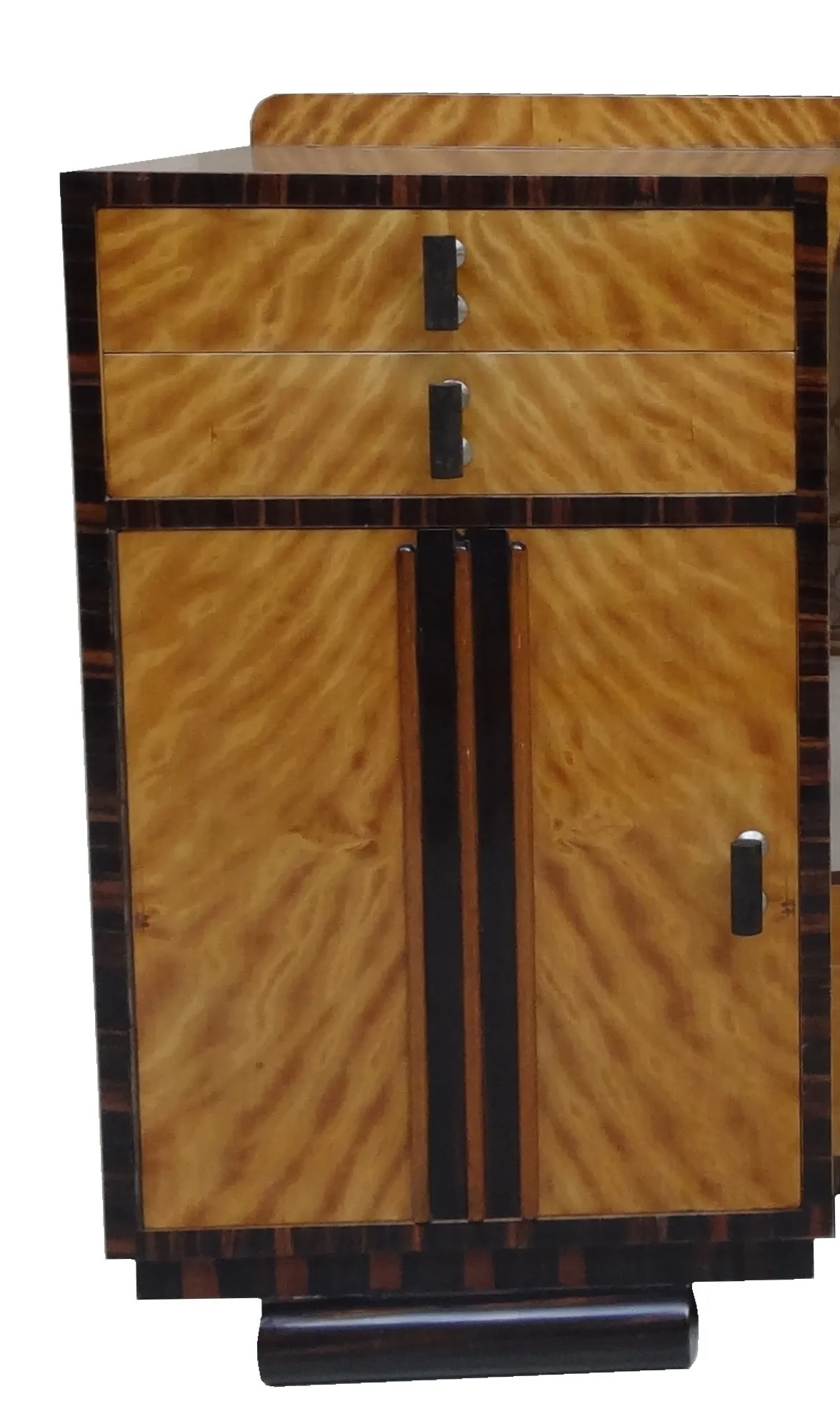 toeletta antica in stile art deco con dettagli chiari e scuri