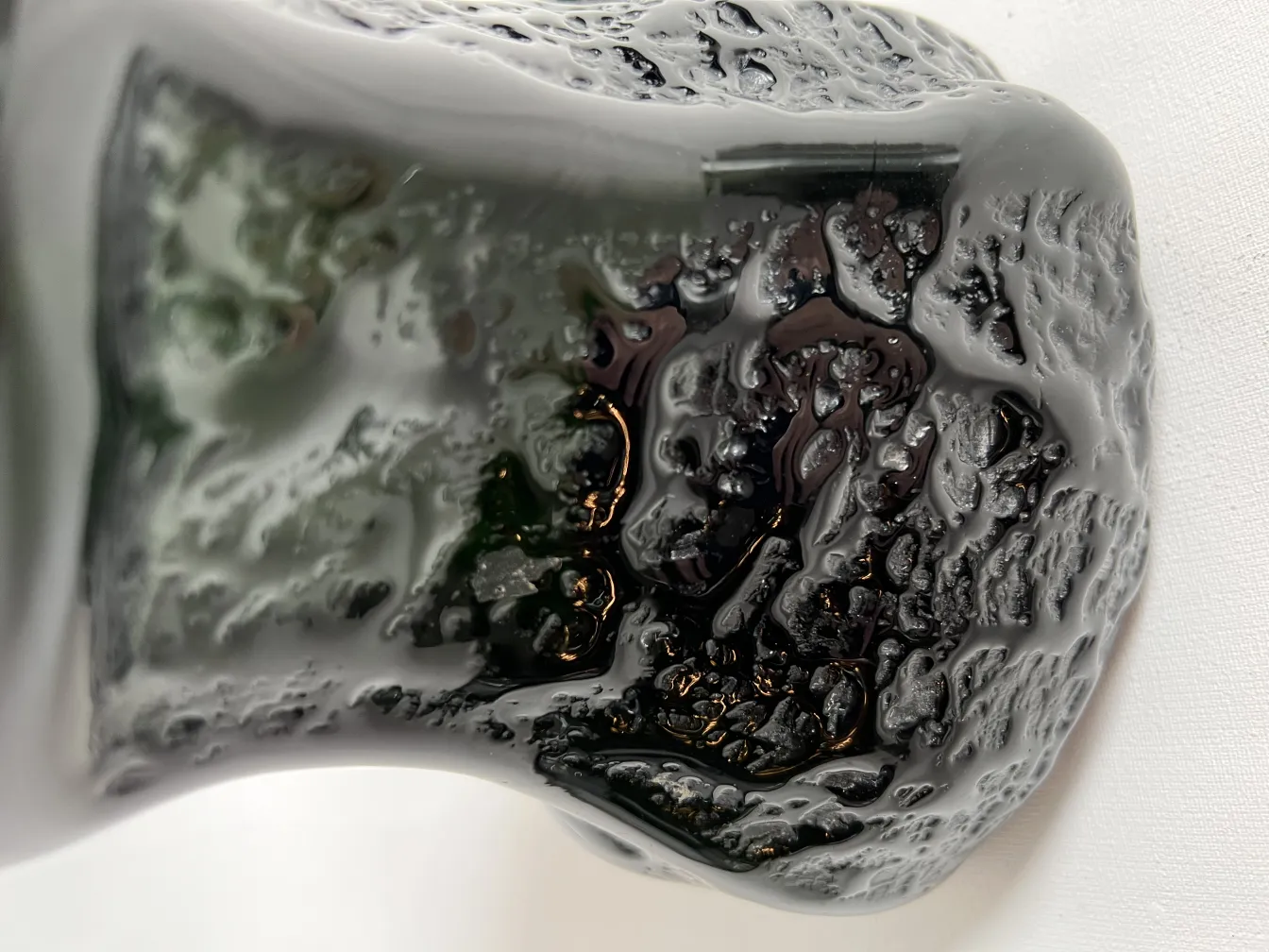 vase ancien décoratif avec forme unique