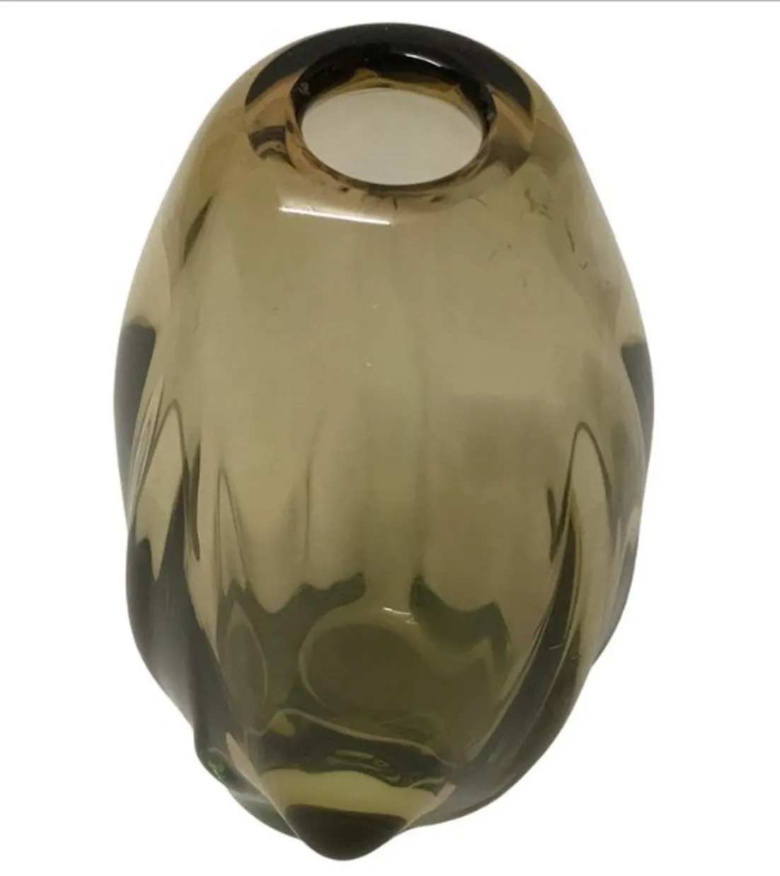 vase ancien en verre de forme arrondie et couleur ambre