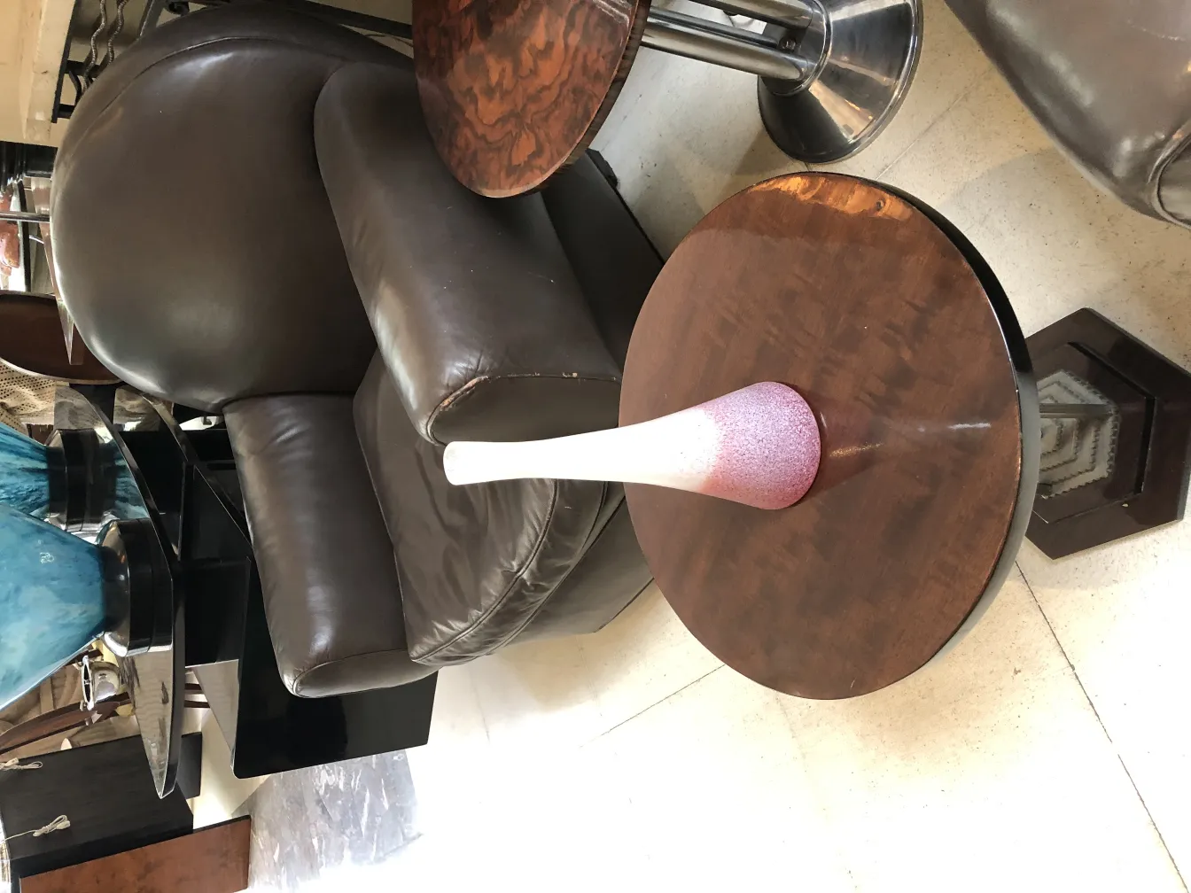 elegante antike vase in einem gemütlichen ambiente