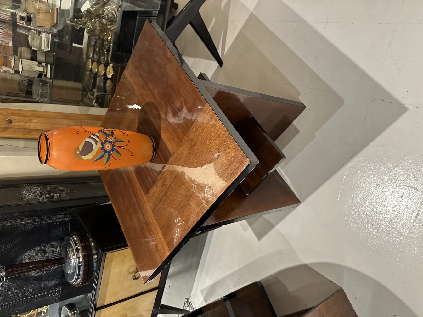 vaso de flores antigo laranja com design floral