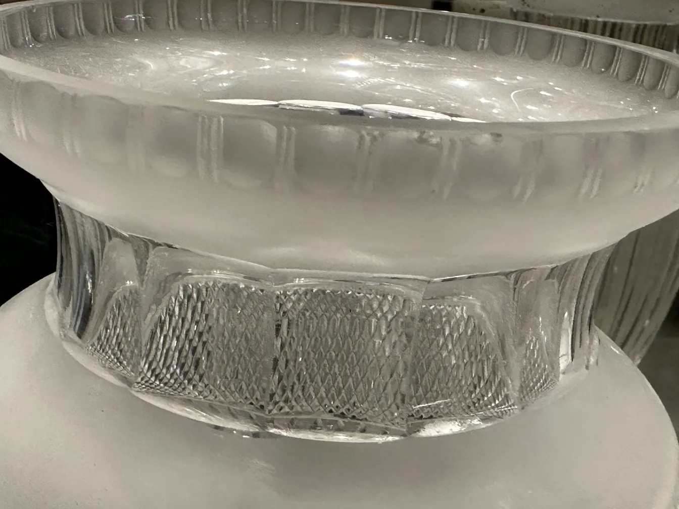 vasos antigos com um design único e elegante