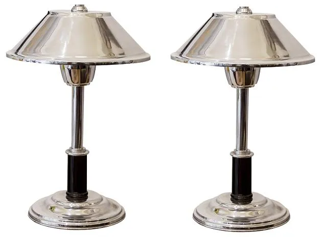 Lampada da tavolo antica in argento con paralume conico