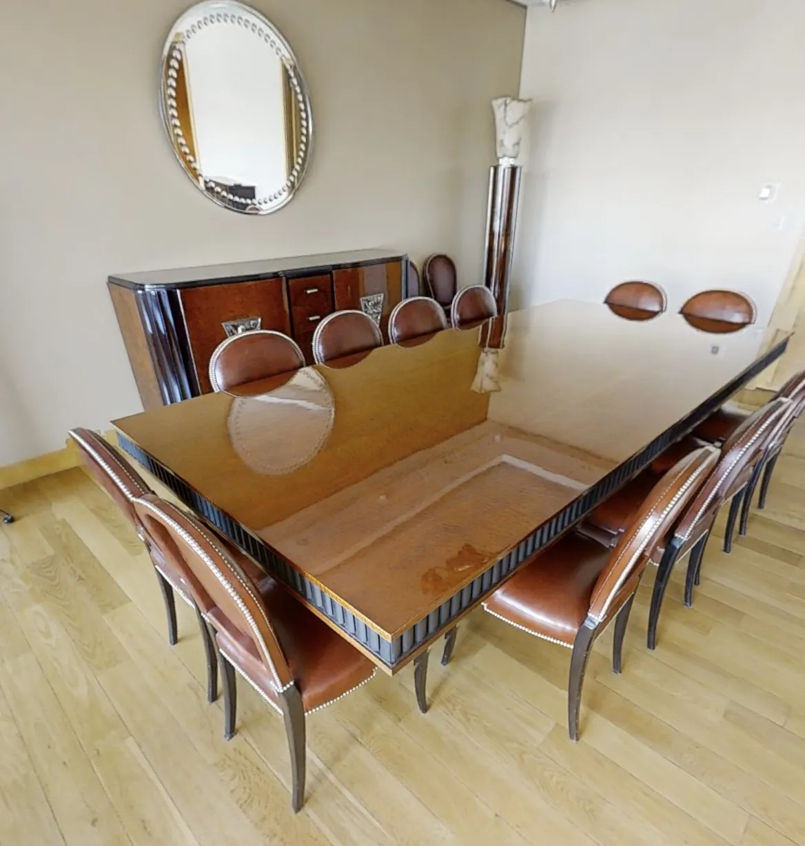 Ensemble de 12 chaises antiques art deco avec finition brillante et élégante