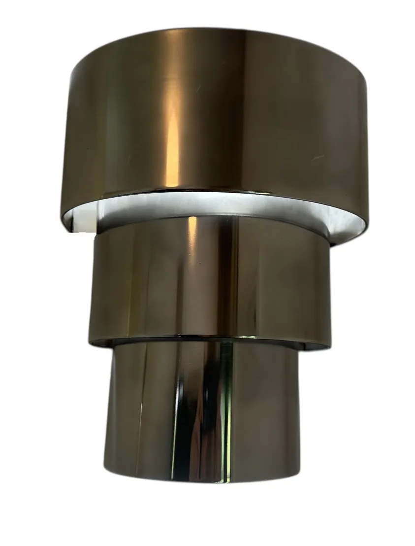 Antike Wandlampen mit klassischem Design, sanftes Licht, das eine gemütliche Atmosphäre schafft.