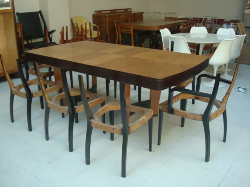 tavolo da pranzo antico art deco per 8 persone con sedie.