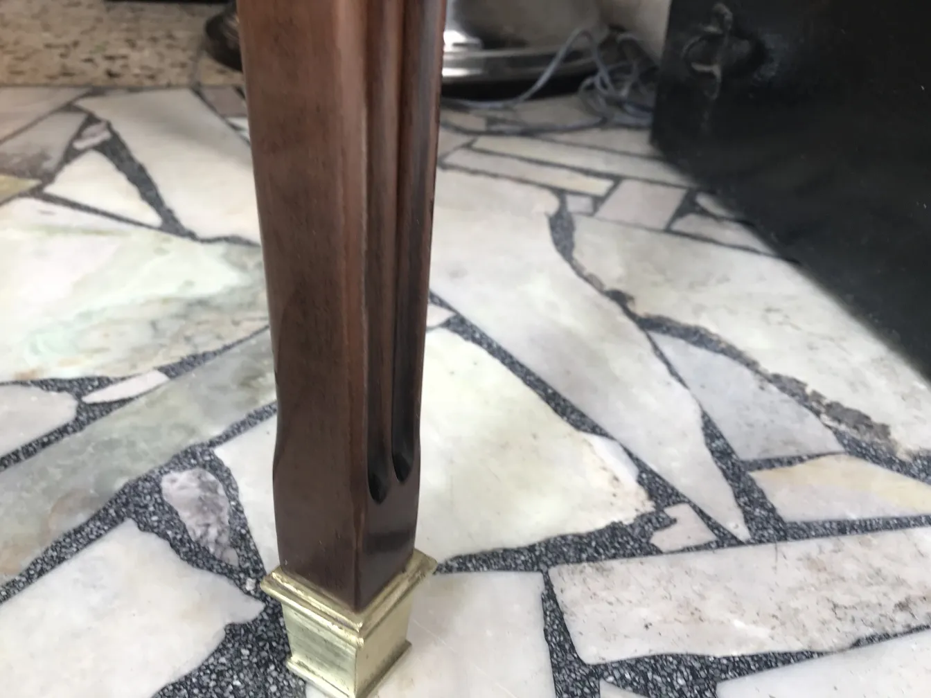 Antiker Esstisch mit Art Deco Details, geeignet für 4 Personen