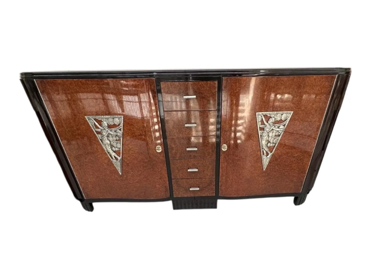 credenza antica art deco con dettagli incisi