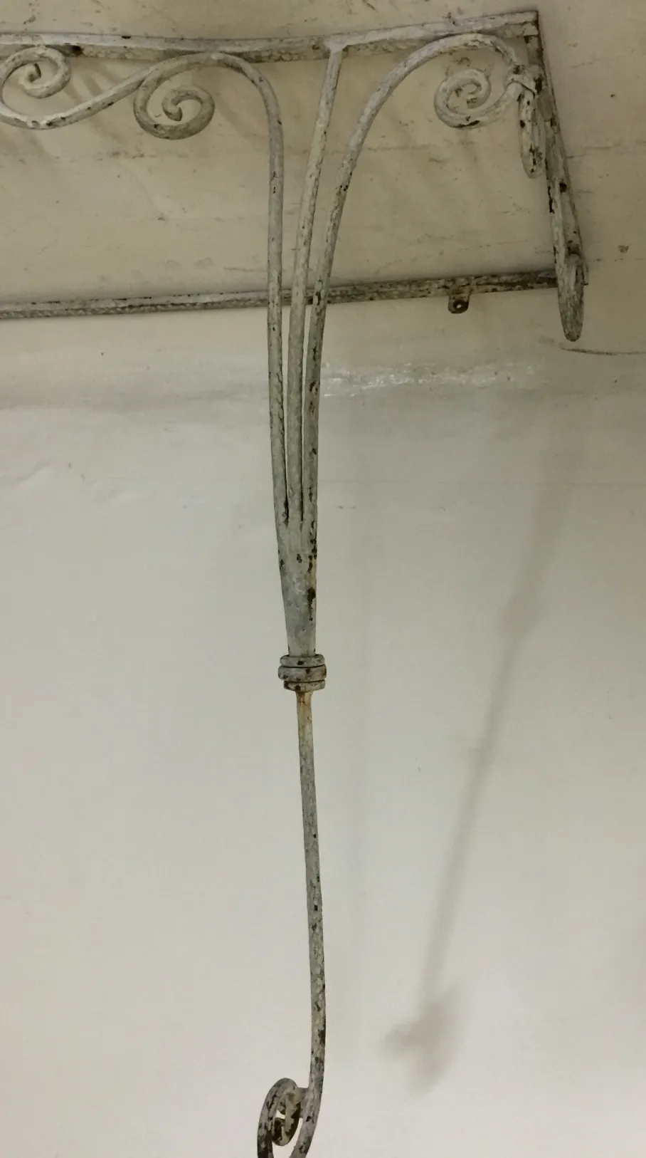 Details der antiken Konsole im dekorativen französischen Stil