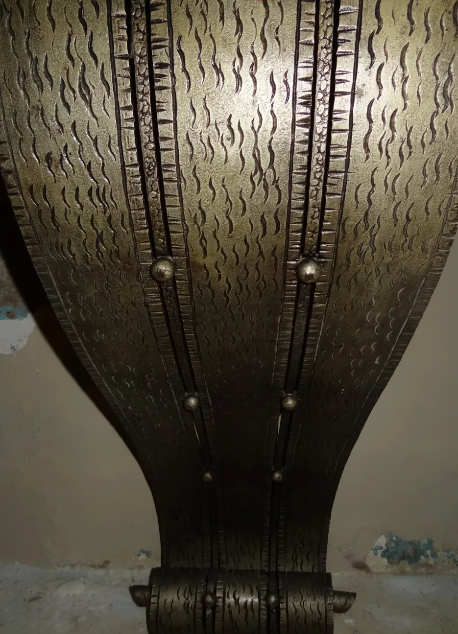 Antike dekorative Konsole mit einzigartigem und elegantem Design.