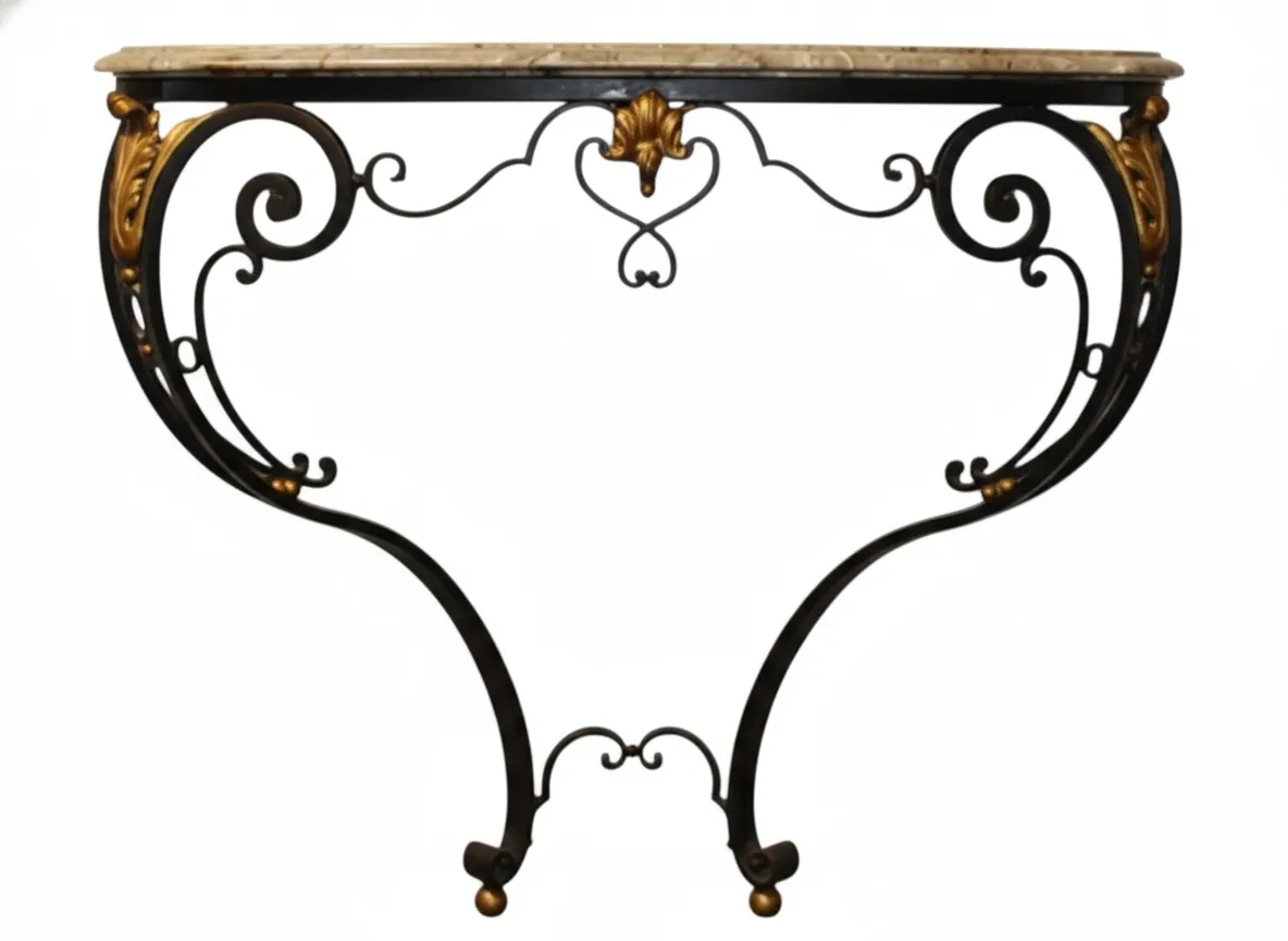 consola antica decorativa con dettagli elaborati