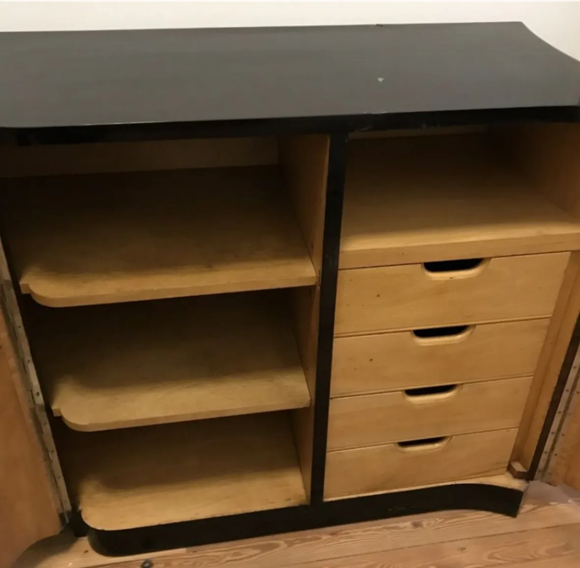 aparador art deco antigo com prateleiras e gavetas