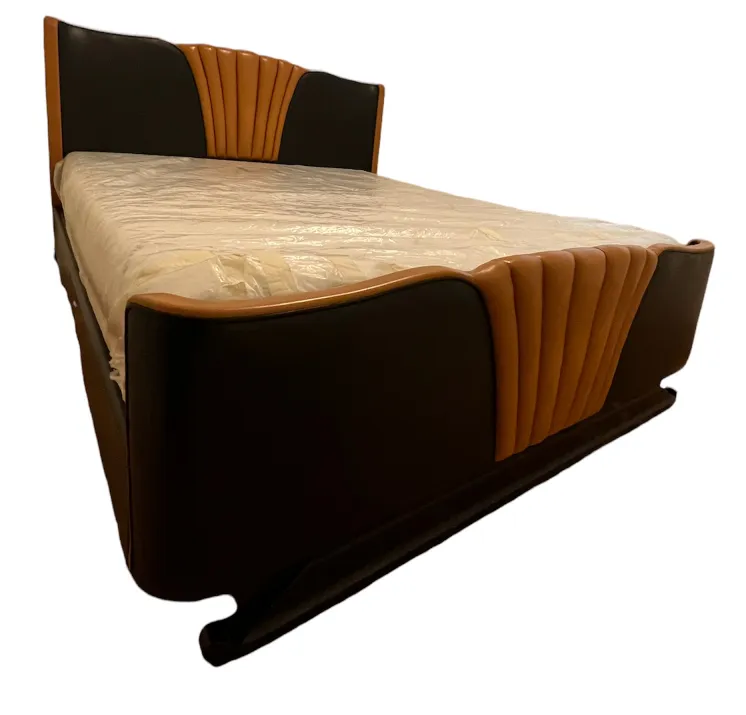 Letto antico in stile Art Deco con dettagli eleganti