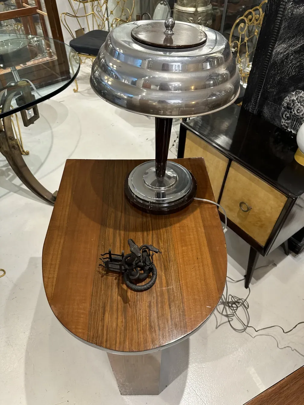 Elegante vassoio per carte antico con design unico