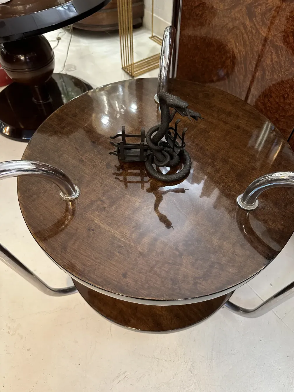 Vassoi per carte antichi con design intricati, decorativi e funzionali