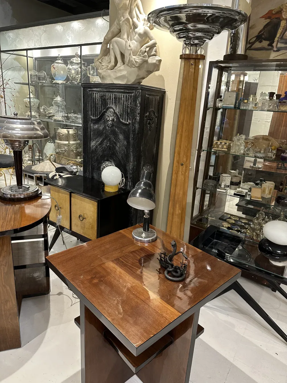 plateaux de carte ancien avec détails décoratifs dans un cadre élégant