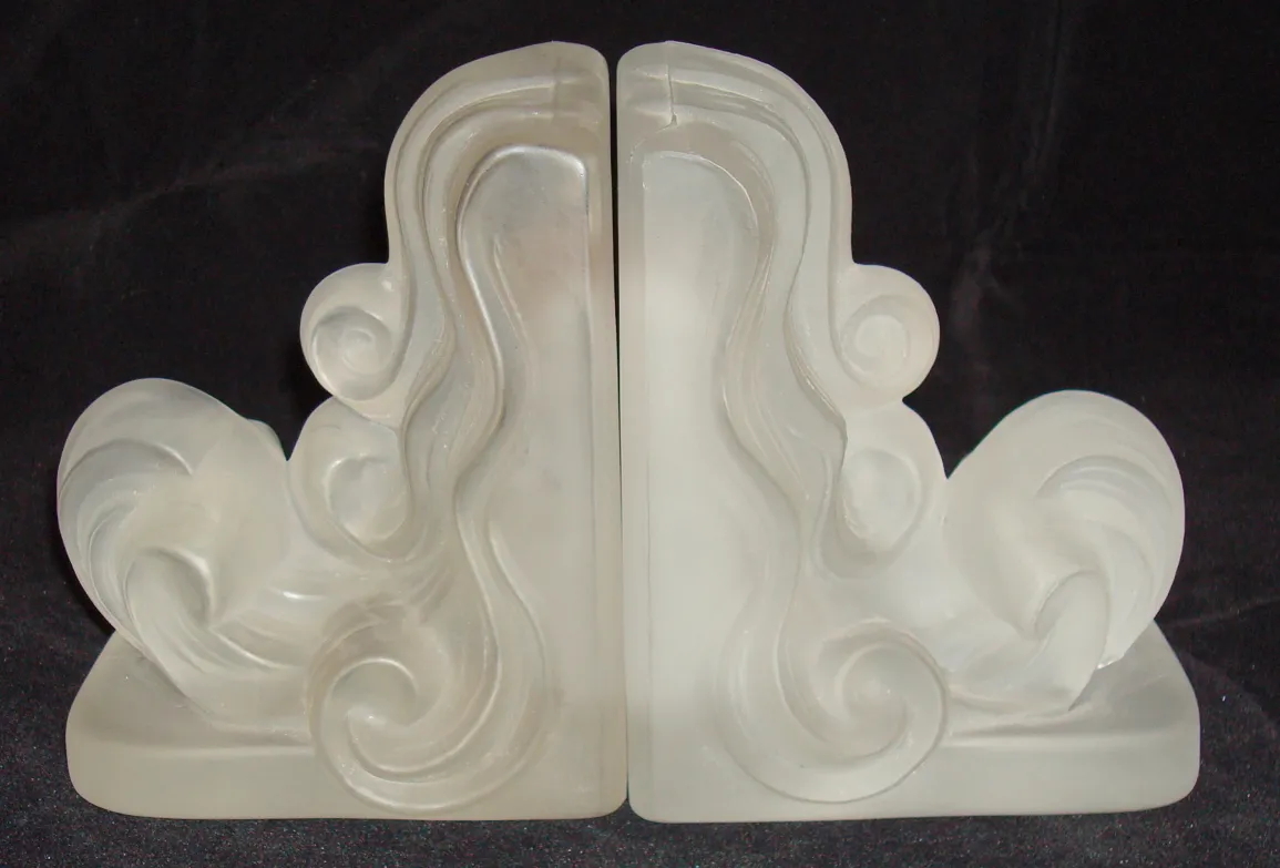 suportes para livros com design de ondas estilo Art Nouveau