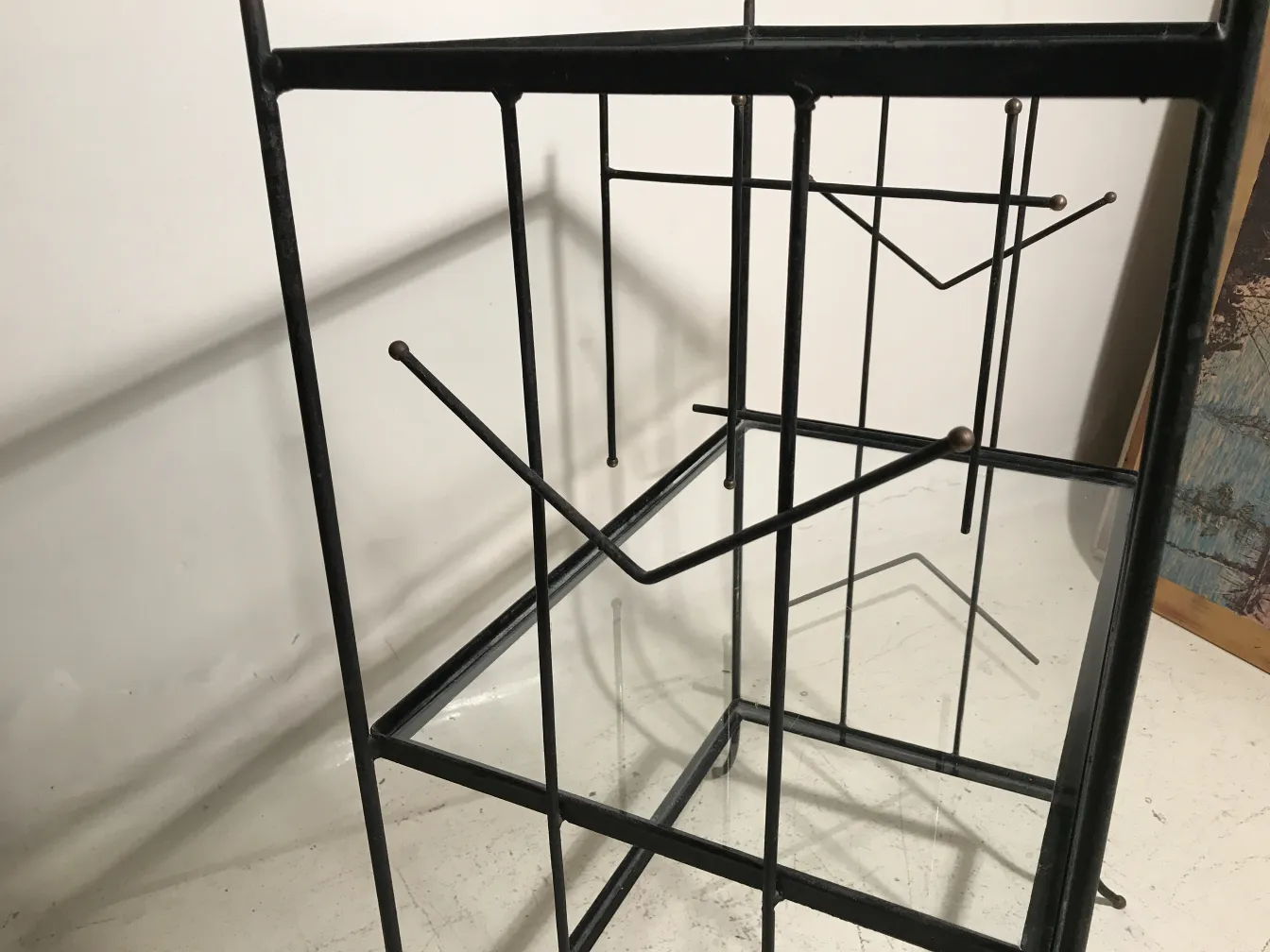 开放式古董书架，简约设计。