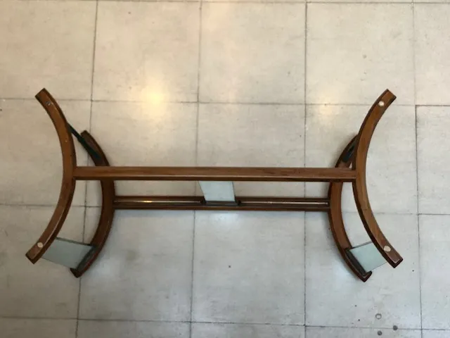 table ronde antique pour 8 personnes avec une base élégante, Fontana Arte