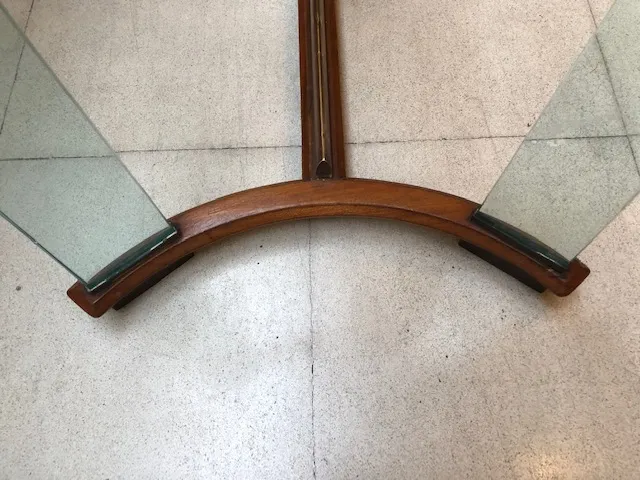 古董Fontana Arte餐桌，带弯曲底座和玻璃，适合8人，环境明亮。