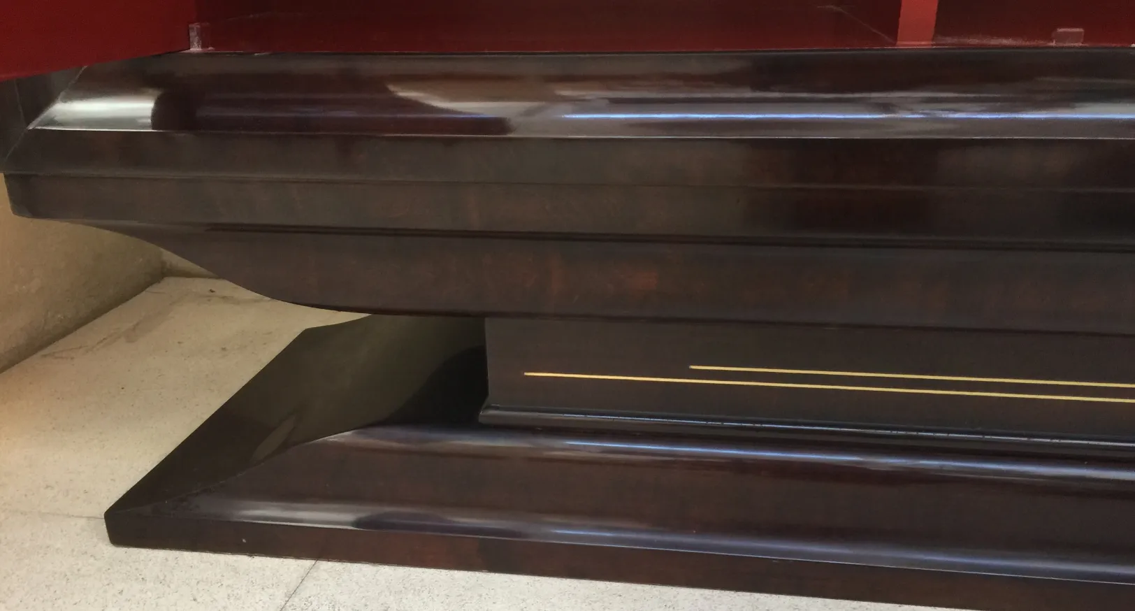 पुरानी किताबों की अलमारी, सुरुचिपूर्ण क्लासिक डिज़ाइन