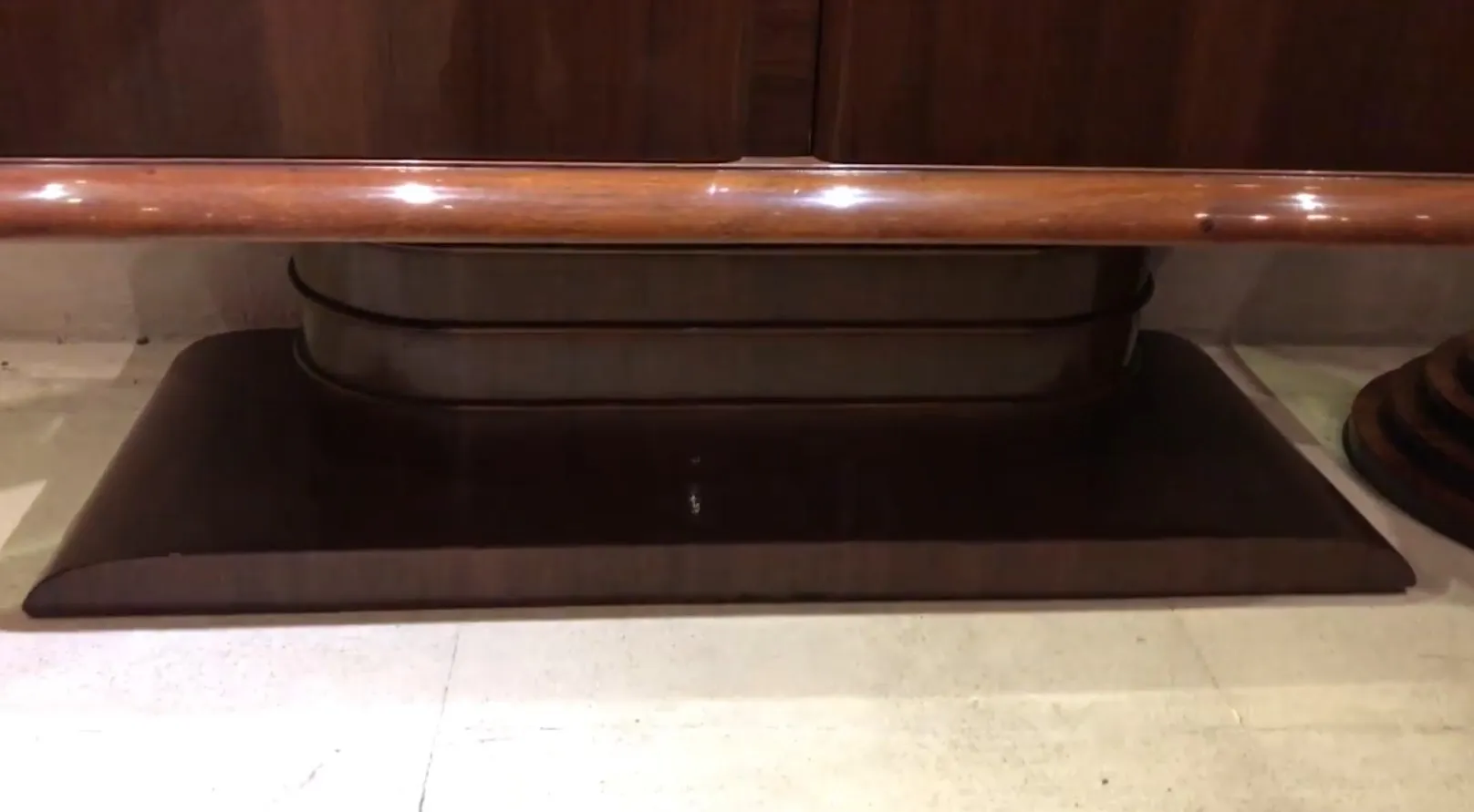 पुरानी किताबों की अलमारी, आकर्षक डिजाइन