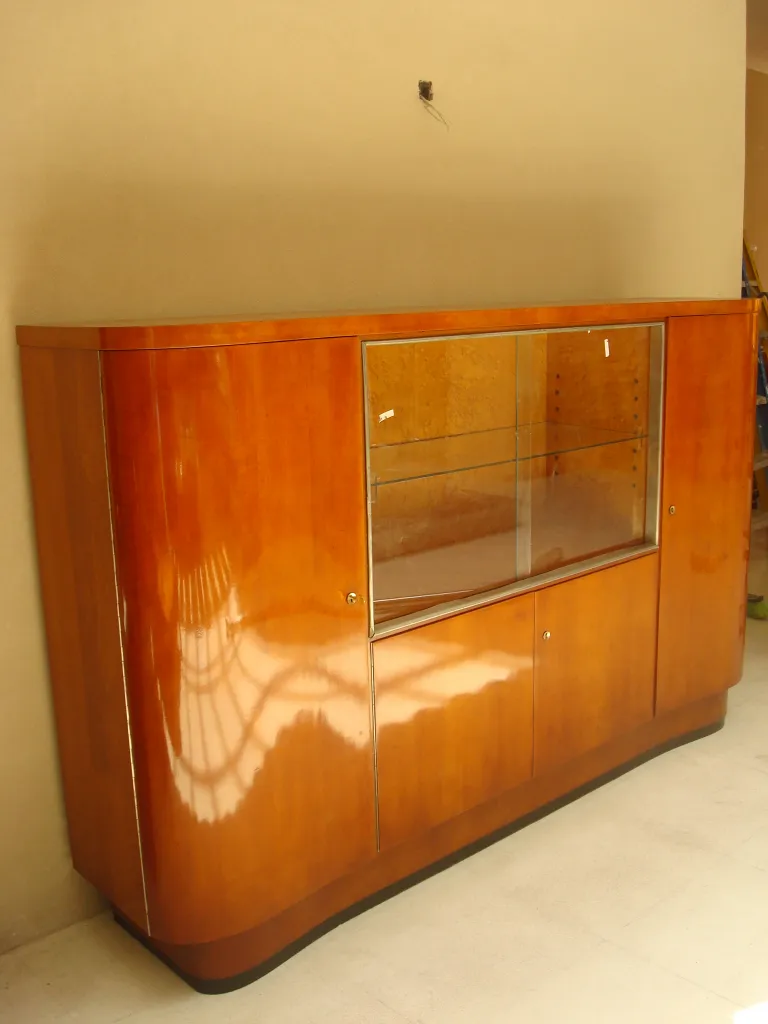 Antique bookcase from Deutsche WK featuring glass doors and a glossy finish