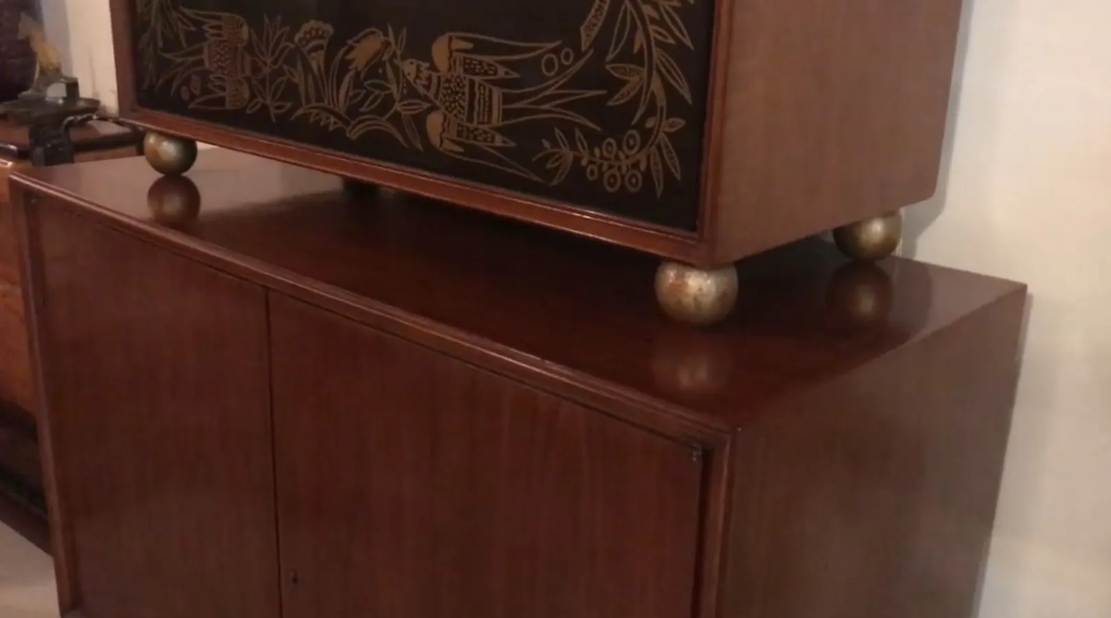 Antique Bar with artisan details and decoration