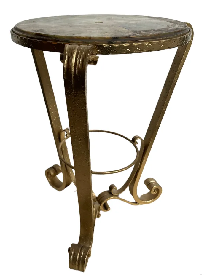 2 petites tables anciennes avec des pieds dorés décoratifs