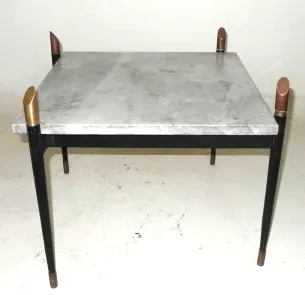 mesa ratona antigua con diseño distintivo 1960