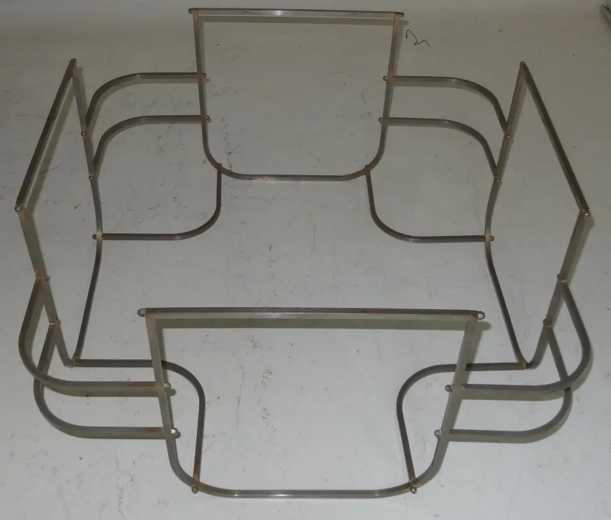 우아한 아르 데코 디자인의 고전 커피 테이블