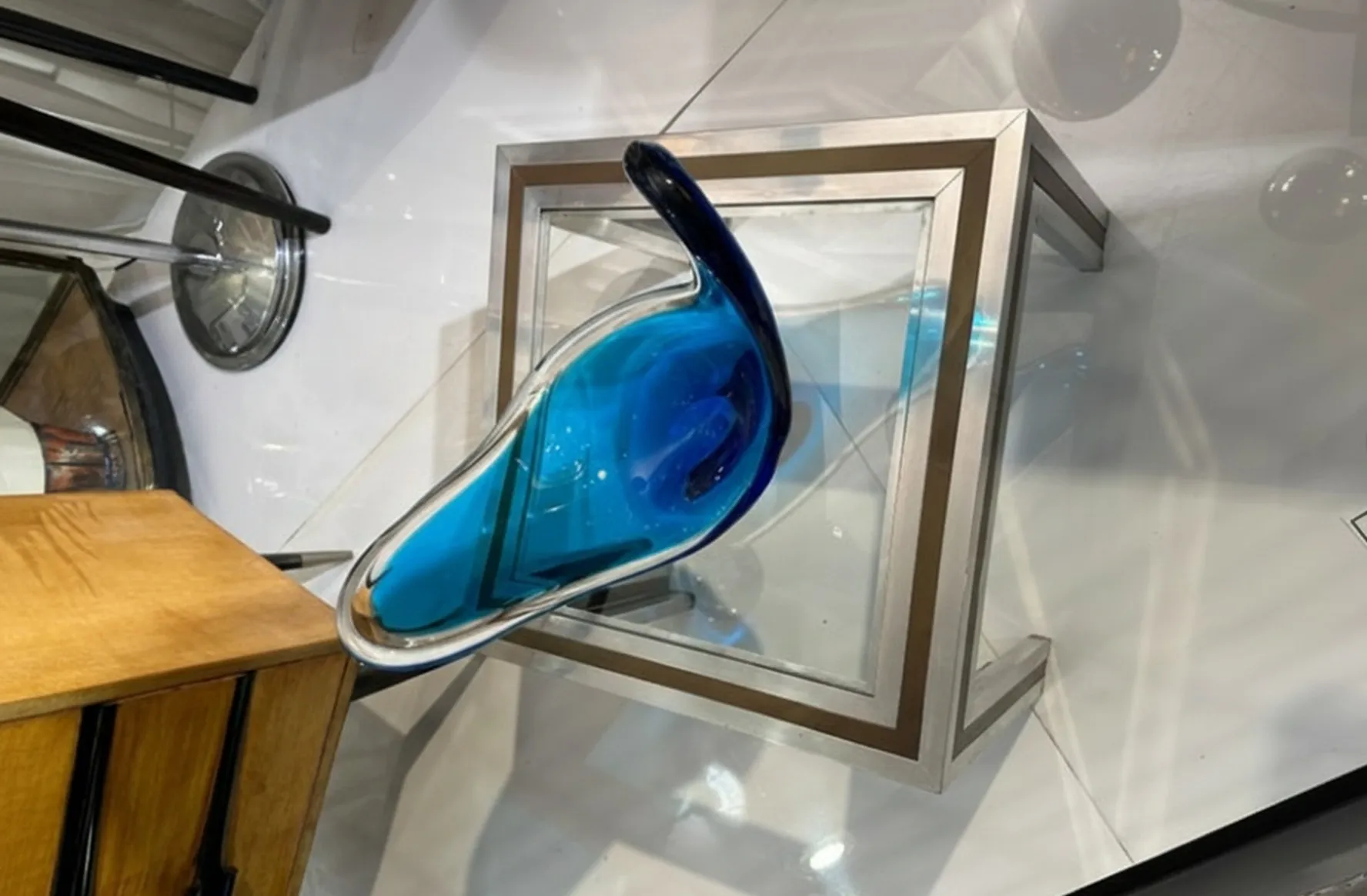 tavolino da caffè antico con design elegante giacomo sinopoli