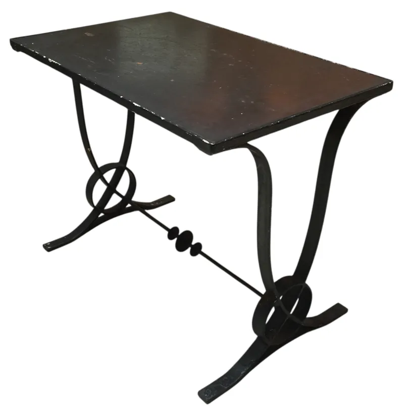 table antique art déco avec design élégant et pieds courbés