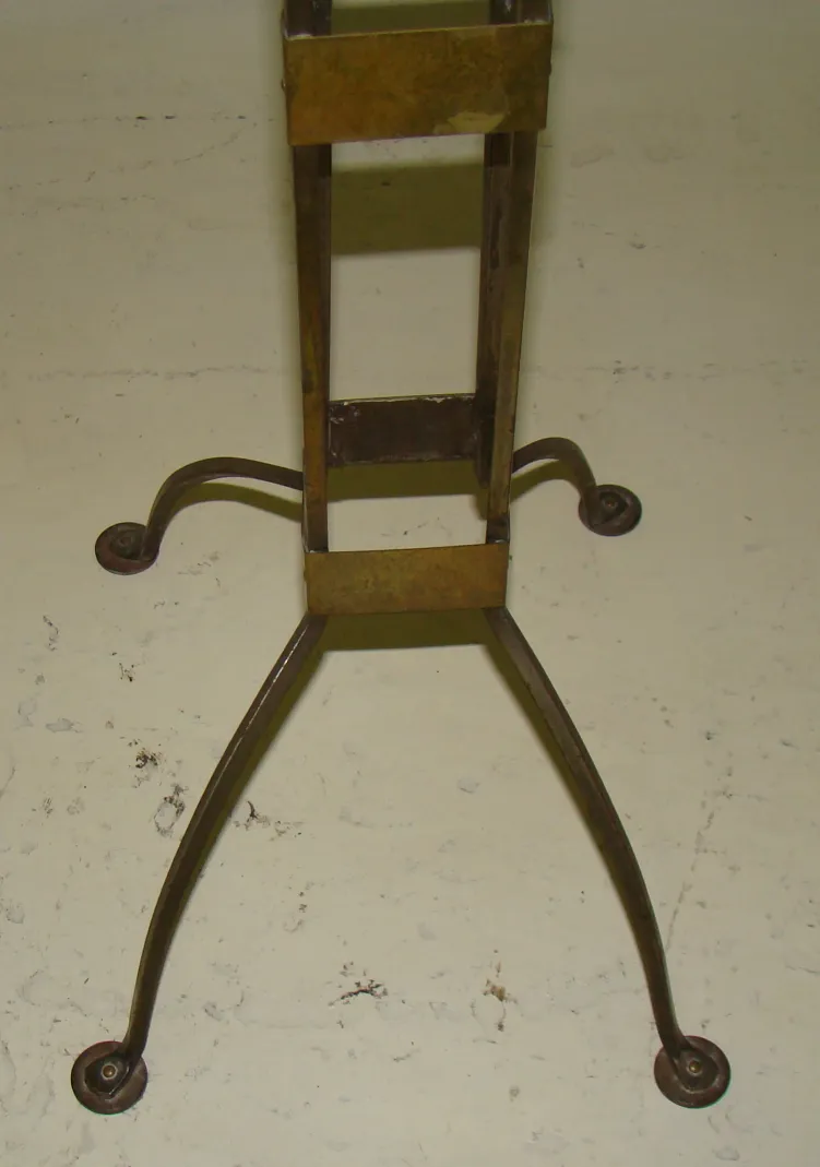 tavolo antico secessionista con base elegante