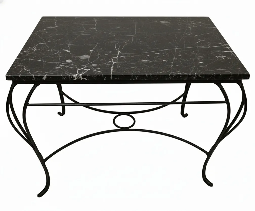 tableau ancien avec un design élégant et des pieds arrondis