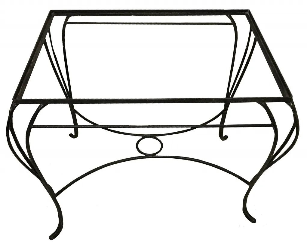 mesa antiga de jardim com um design elegante e marcante