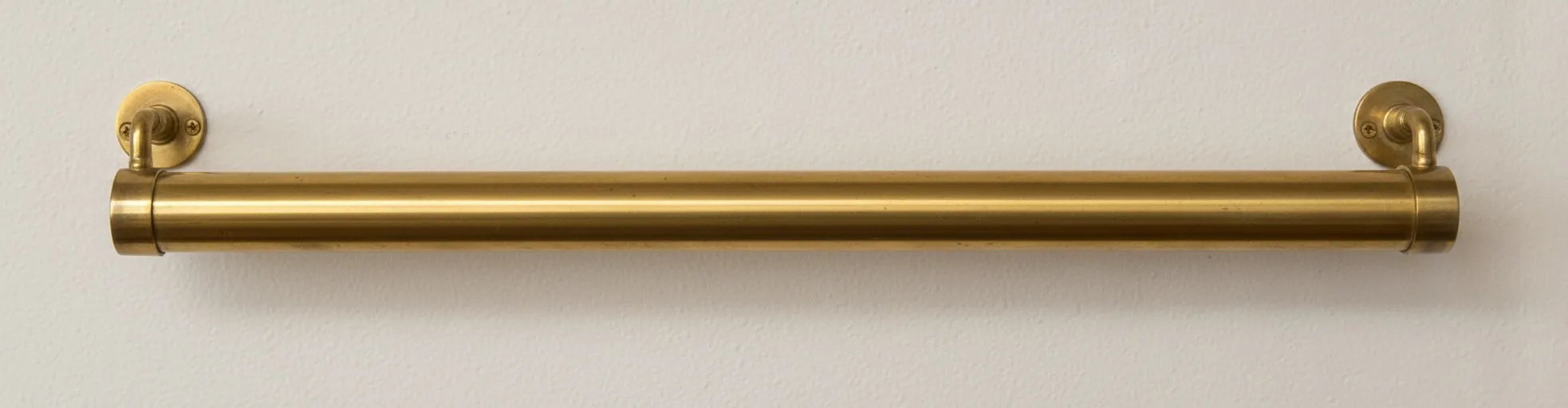 poignée de porte antique en forme cylindrique dorée