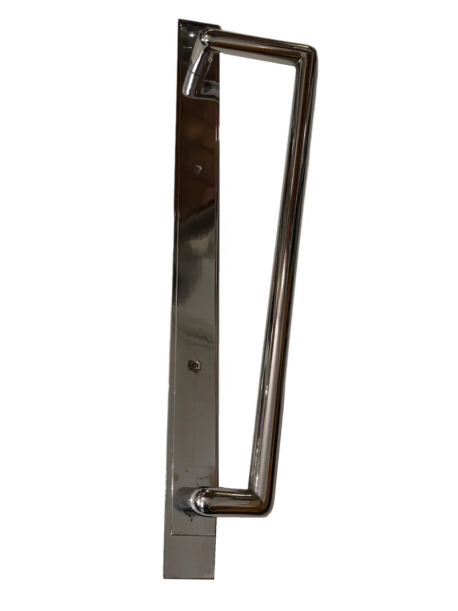 puxadores de porta antigos em metal com design elegante