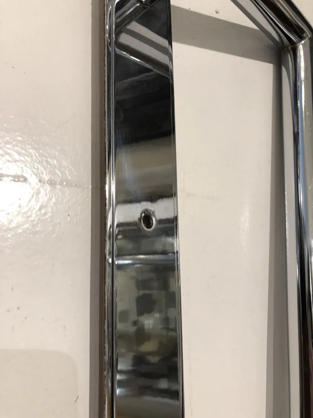 مقبض باب قديم بتصميم لامع