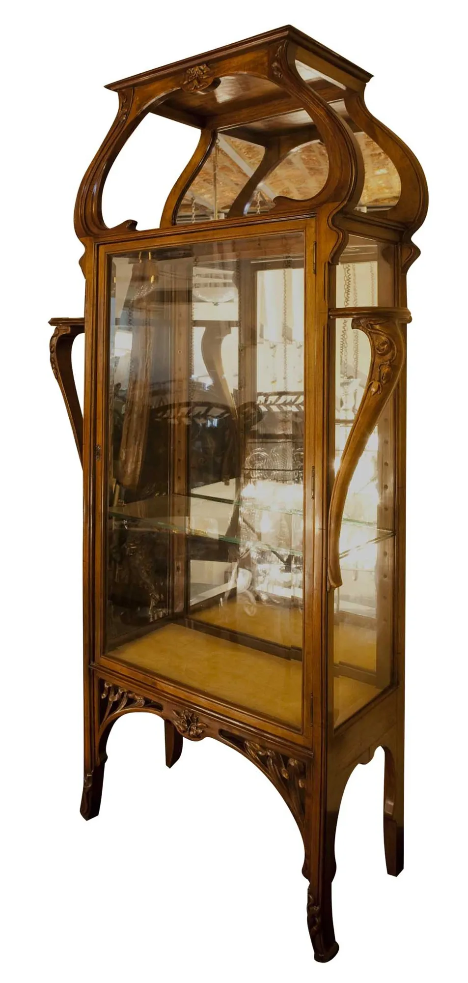 antike vitrine mit elegantem Design zur Präsentation