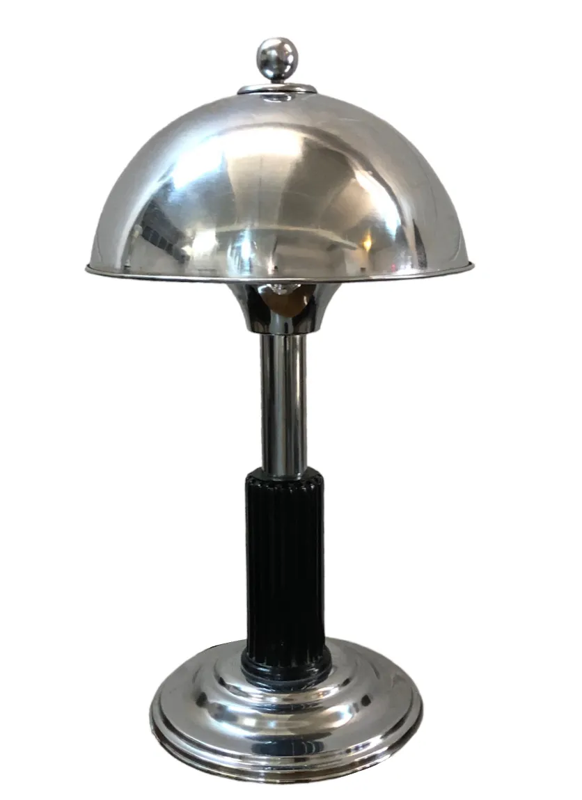 Luminária de mesa antiga com base preta e cúpula prateada, estilo Art Deco