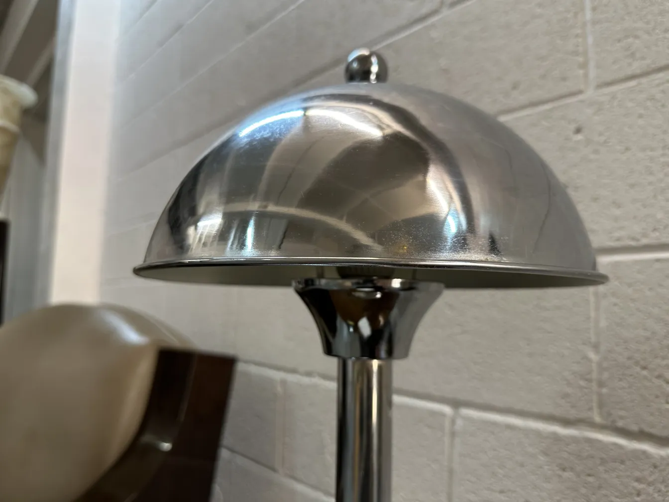 Antique table lamp Art Deco, bright light, conical design, elegant ambiance.