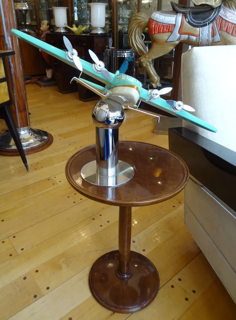 mesa antiga nordiska kompaniet com avião decorativo