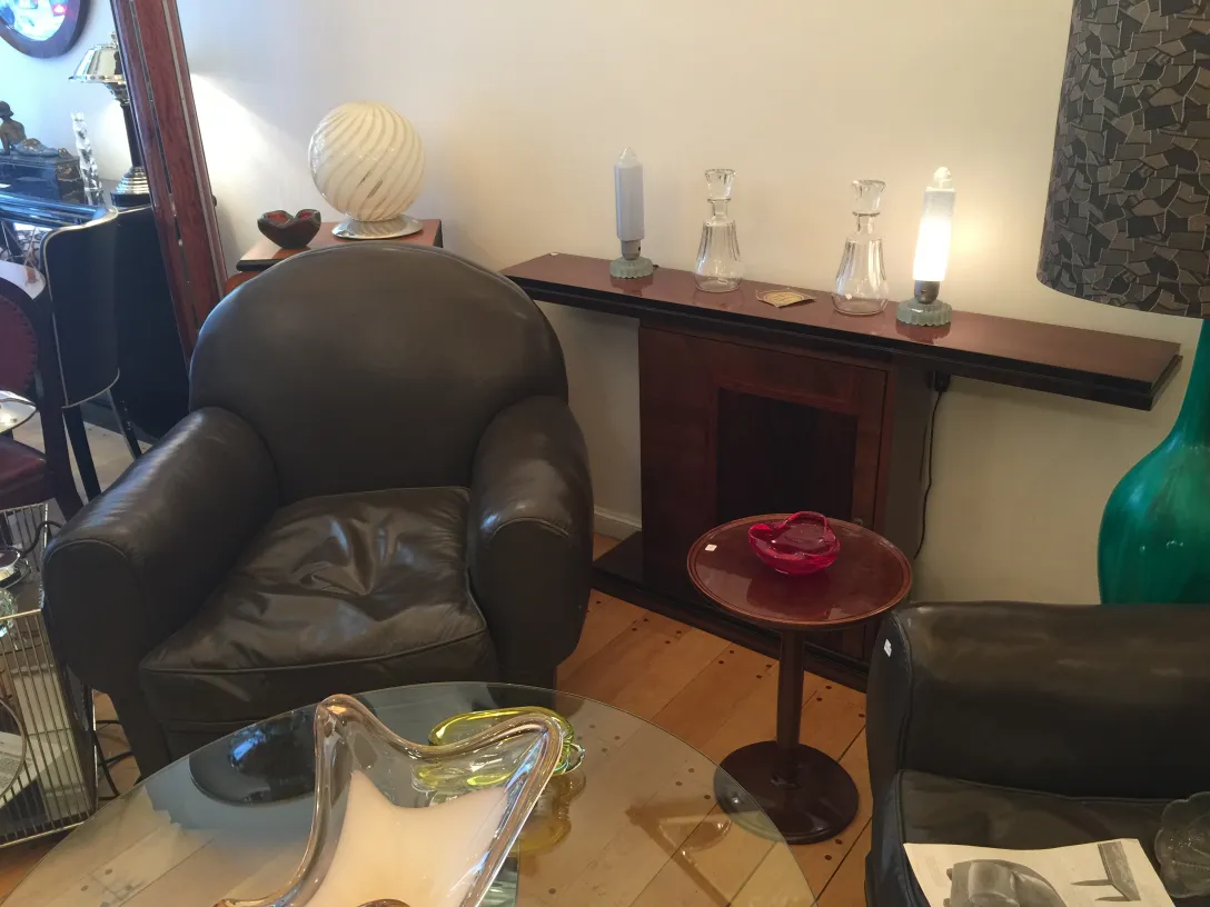 Mesa de antigüedades Nordiska Kompaniet con detalles únicos