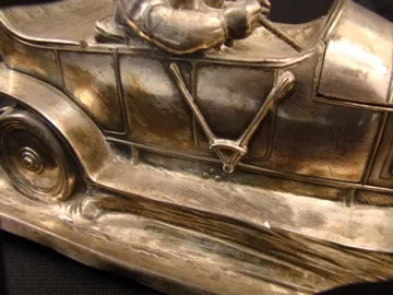 Encrier ancien WMF avec design élégant et détails décoratifs.