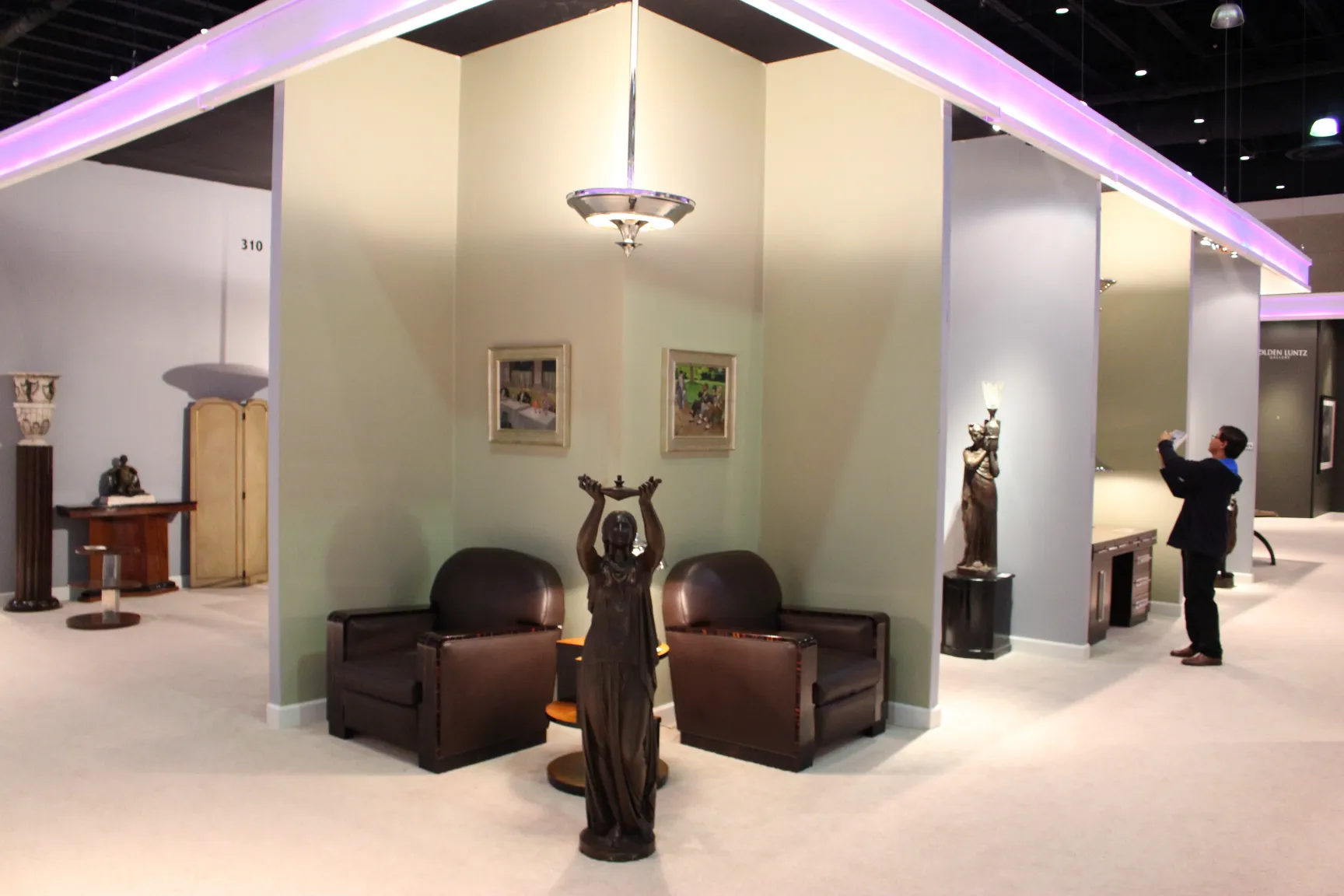 Две декоративные подвесные лампы, элегантная атмосфера