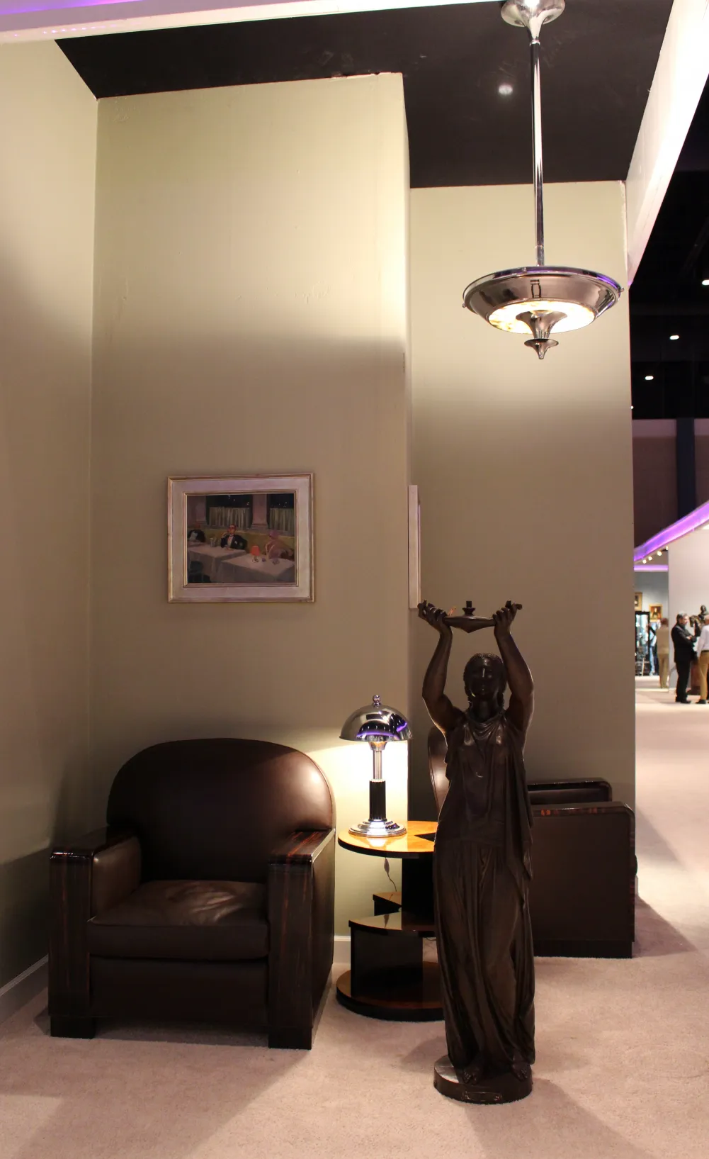 Zwei antike Hängelampen im Art Deco-Stil im Raum