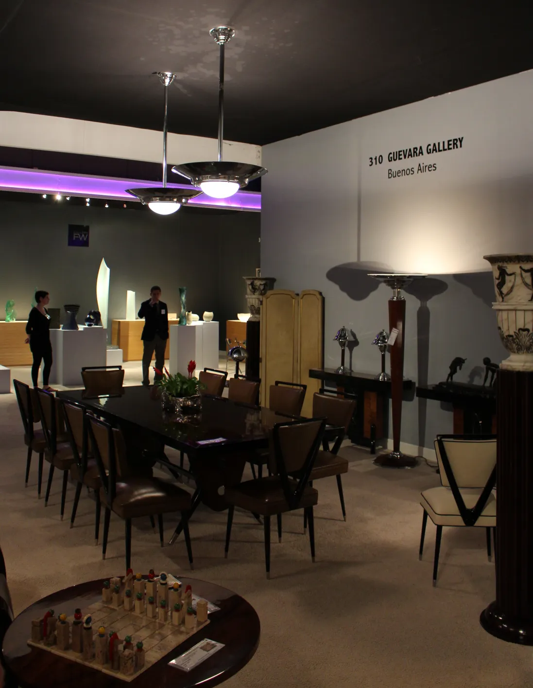 Quattro lampade a sospensione antiche art deco in un ambiente elegante