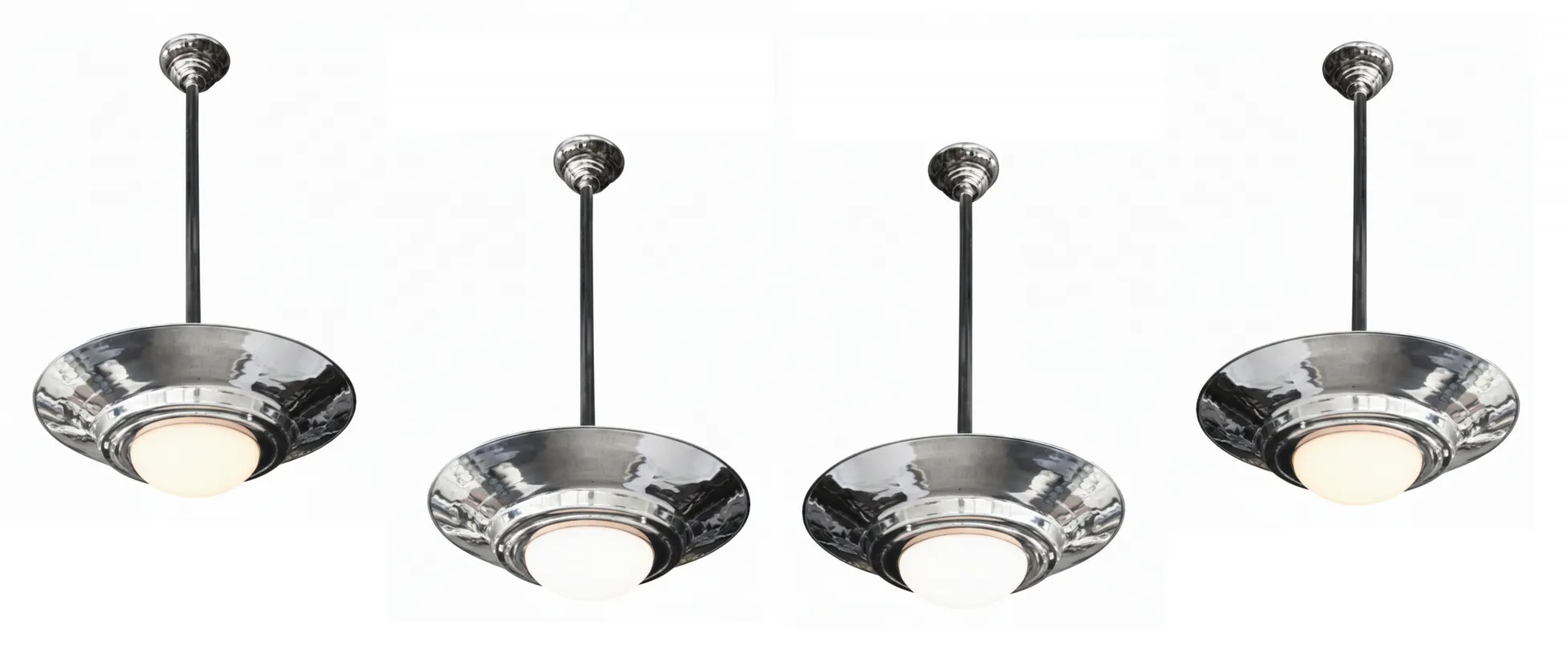 Quattro lampade a sospensione antiche con basi lucide, design art déco