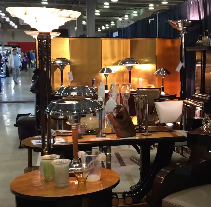 اثنين من الطاولات الصغيرة القديمة art deco في سوق